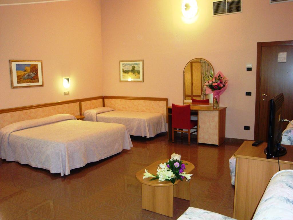 Hotel Filiberto Rimini Rum bild