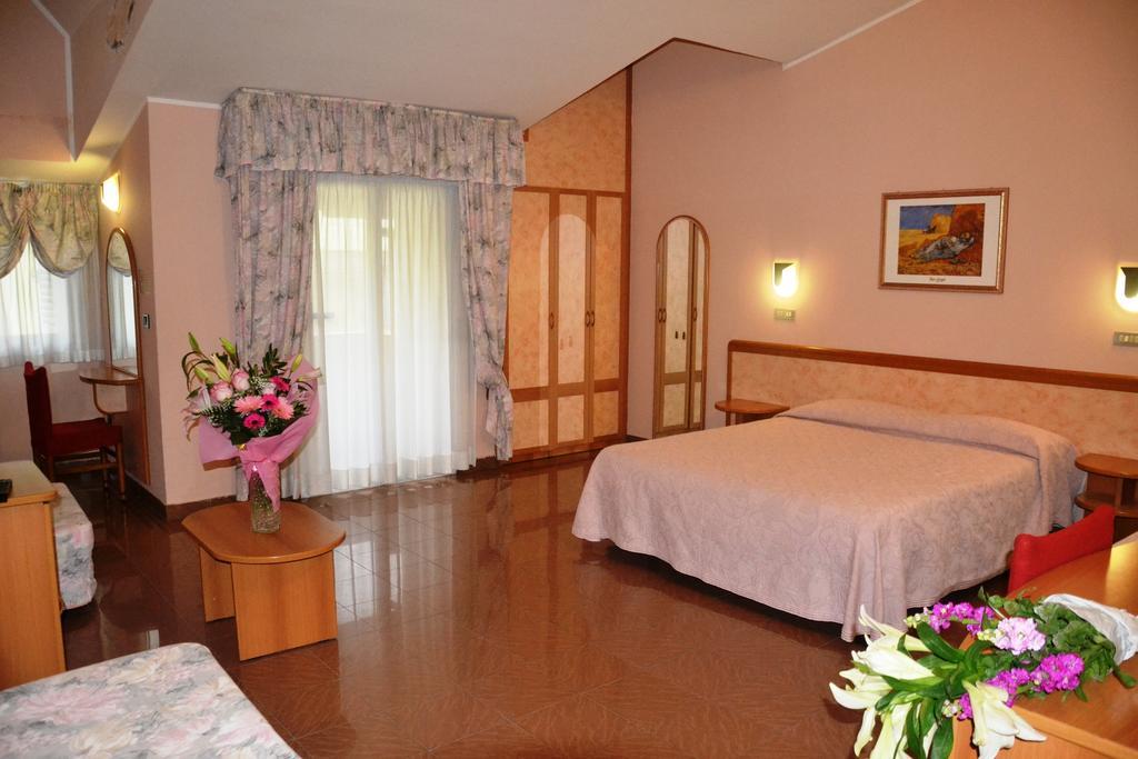 Hotel Filiberto Rimini Rum bild